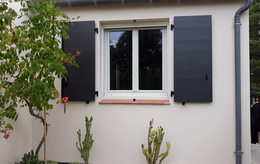 Volets battants &eacute;pur&eacute;s &agrave;&nbsp;ST JEAN D'ILLAC