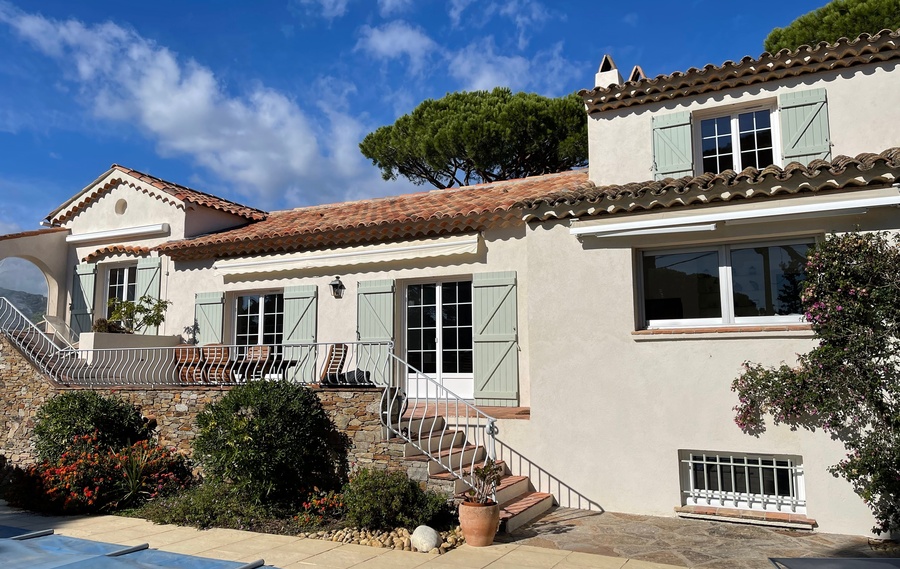 La gamme de fen&ecirc;tres PVC &agrave;&nbsp;ST JEAN D'ILLAC