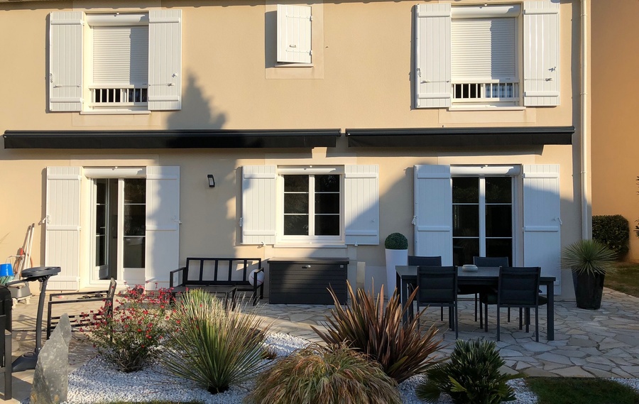 Volets battants classiques &agrave;&nbsp;ST JEAN D'ILLAC