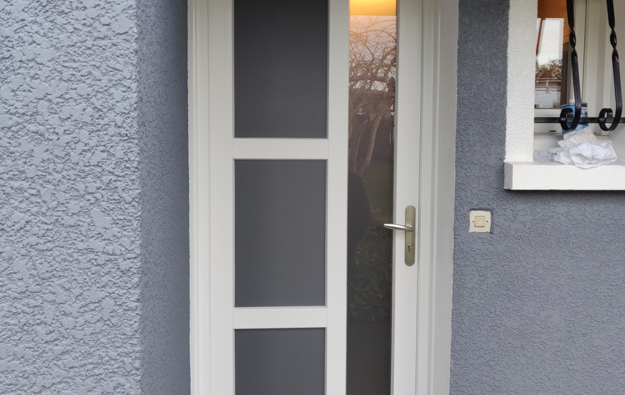 Notre gamme de portes d'entr&eacute;e en PVC CLASSIQUE et PVC CONTEMPORAINE &agrave;&nbsp;ST JEAN D'ILLAC